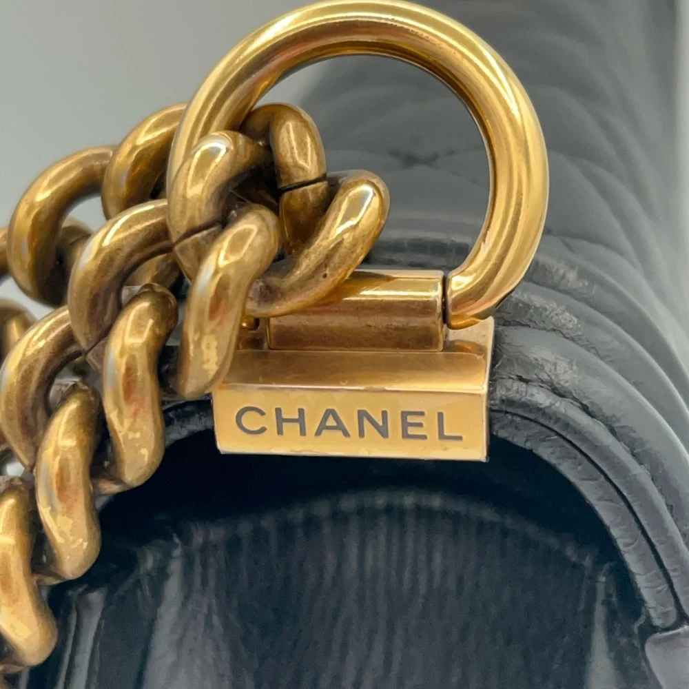 🖤💛Stunning Chanel Boy in large size w/Chanel dust bag and Entrupy COA!🖤